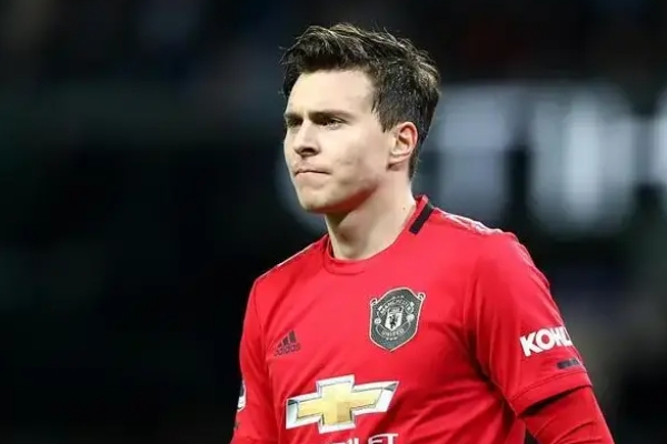 曼联中卫林德洛夫成功接受腹股沟手术将缺席至少一月 曼联中卫林德洛夫成功接受腹股沟手术将缺席至少一月