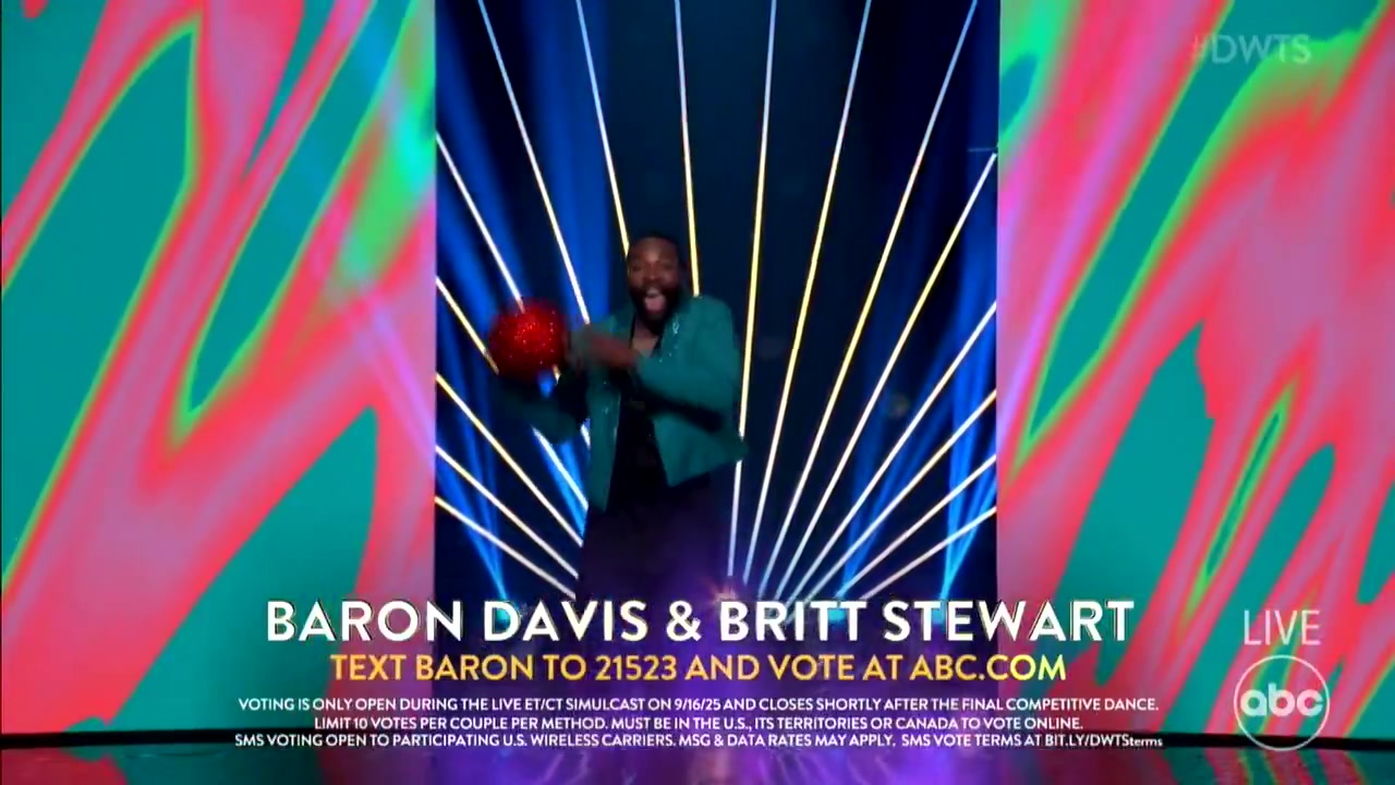 初代大胡子巴朗-戴维斯跨界参加与星共舞这水平如何 初代大胡子巴朗-戴维斯跨界参加与星共舞这水平如何