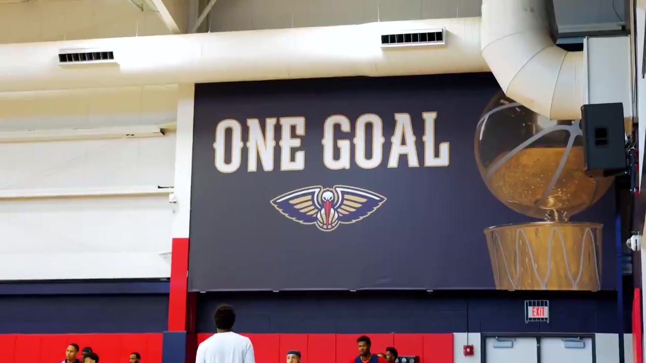 鹈鹕队内开练普尔指挥交通瘦身后的锡安展现炸裂扣篮 鹈鹕队内开练普尔指挥交通瘦身后的锡安展现炸裂扣篮