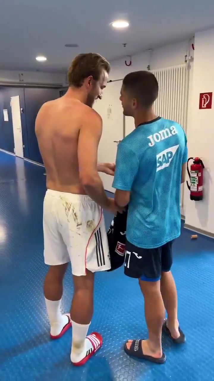 凯恩这身材充分说明神锋不靠堆肌肉 凯恩这身材充分说明神锋不靠堆肌肉